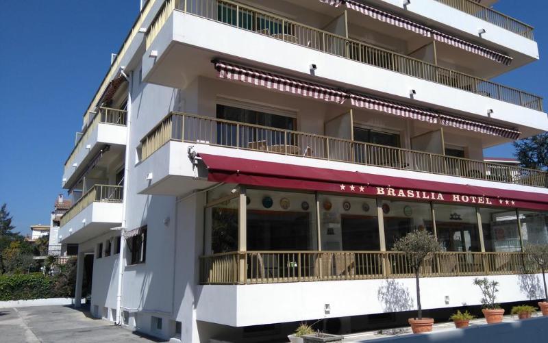 Hotel Restaurant Brasilia Cagnes-sur-Mer Bagian luar foto