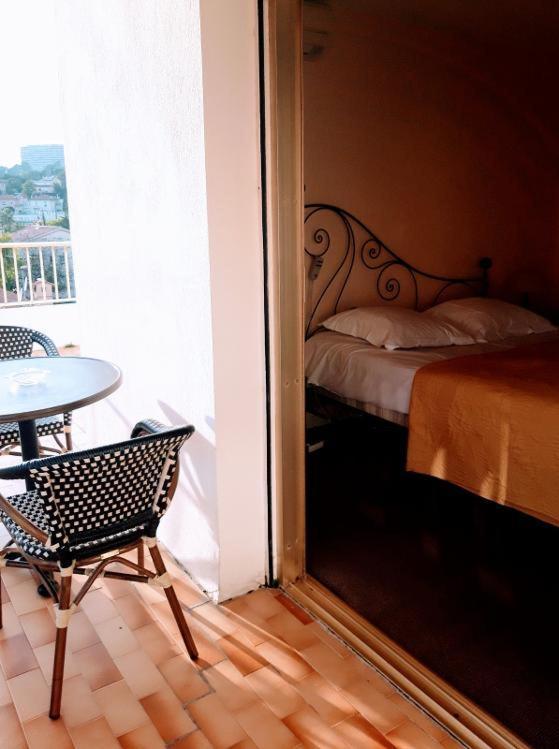 Hotel Restaurant Brasilia Cagnes-sur-Mer Bagian luar foto
