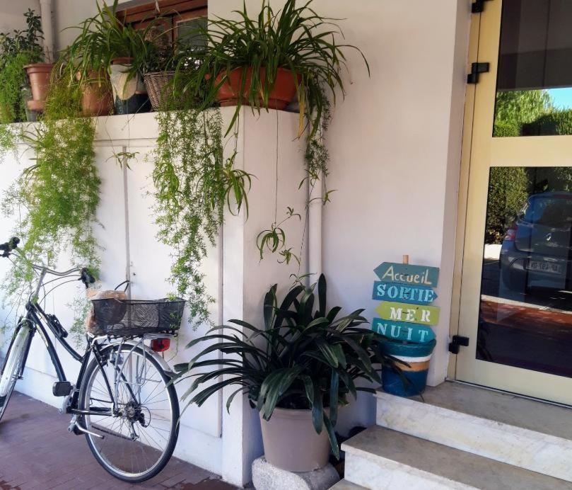 Hotel Restaurant Brasilia Cagnes-sur-Mer Bagian luar foto